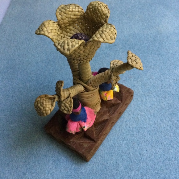 Vintage Tarahumara Hand Woven Yucca Flower with Wooden Figurines -Made in Mexico - Picture 3 of 11
